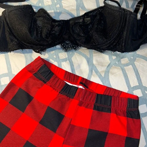 SALE Red and Black Plaid Leggings Women’s Small Full Length Stretch Leggings NEW - Picture 3 of 7